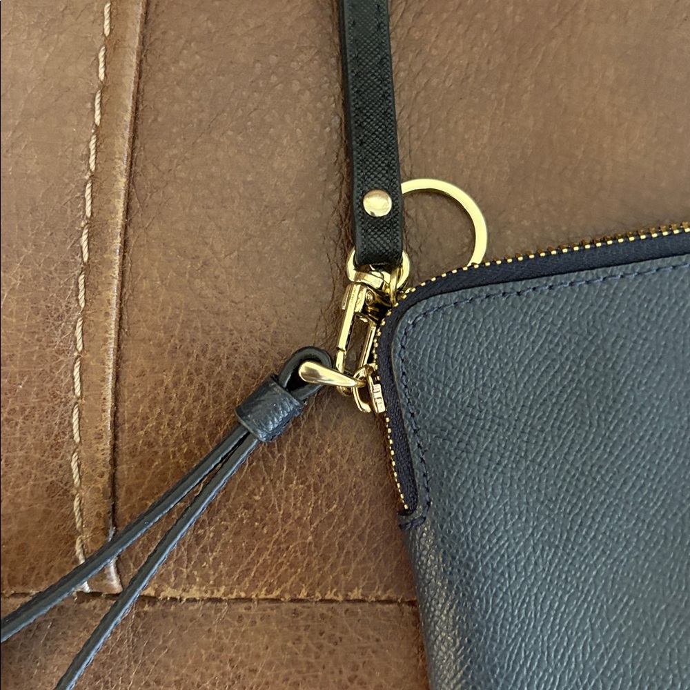 Coach Navy BLUE  Wristlet‎ - Picture 4 of 7